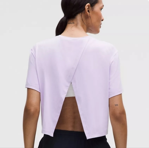 New LULULEMON Relaxed Fit  Pace Crush Cross-Back Graphic T-Shirt Size Small - Picture 15 of 17